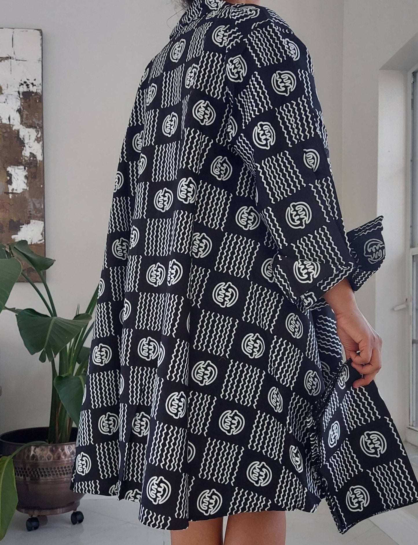 243- Short  Dress / Blouse - Black/ White Gyname: Black/ white