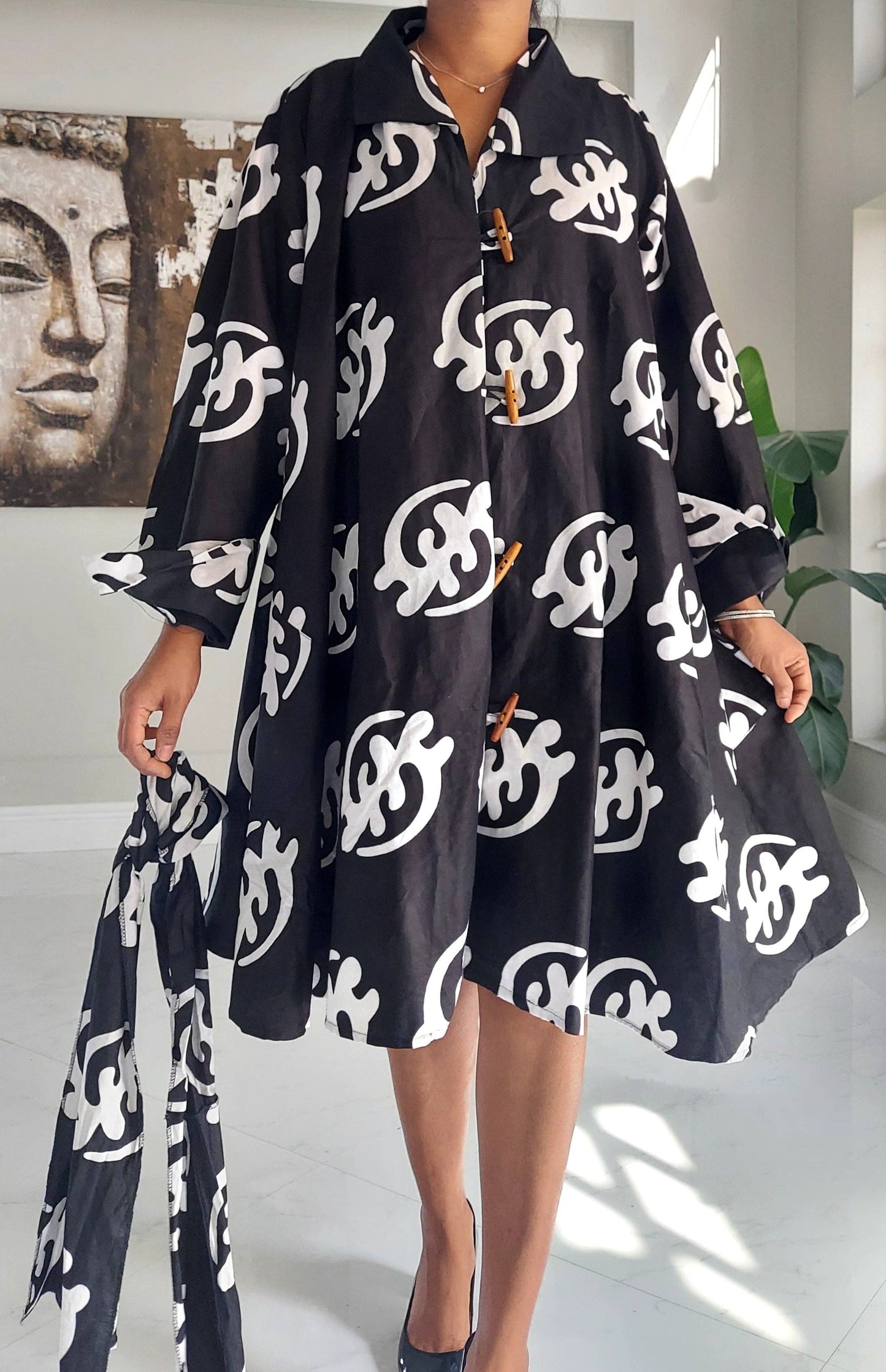 243- Short  Dress / Blouse - Black/ White Gyname