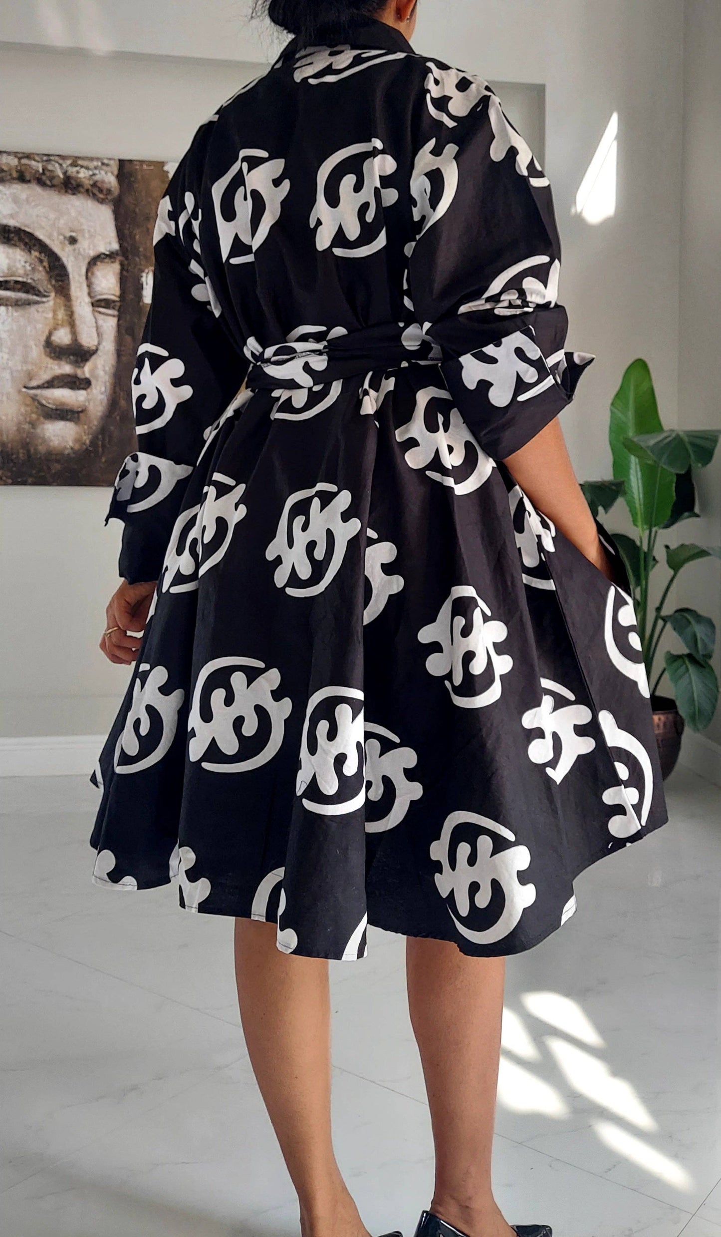 243- Short  Dress / Blouse - Black/ White Gyname