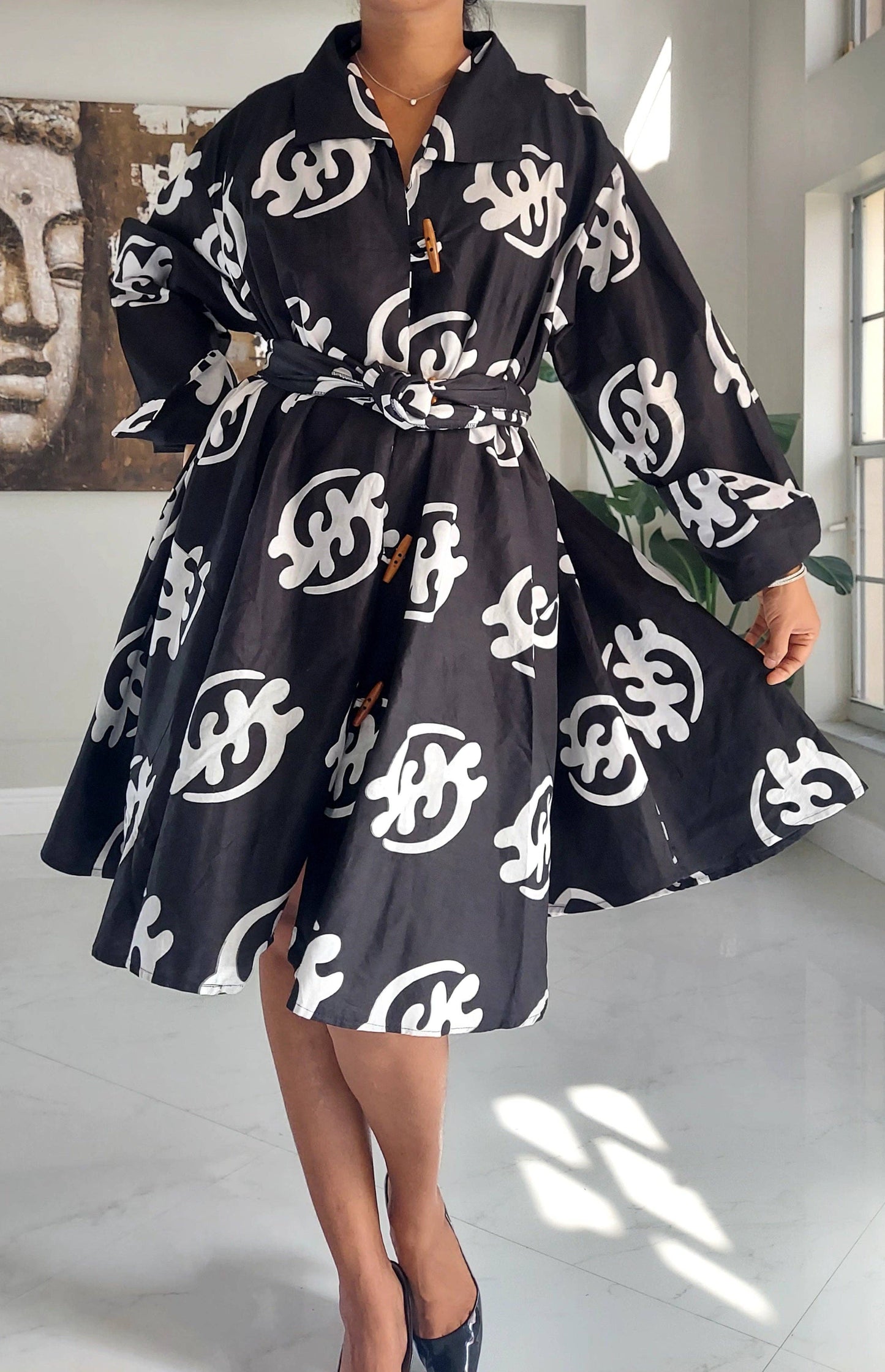 243- Short  Dress / Blouse - Black/ White Gyname