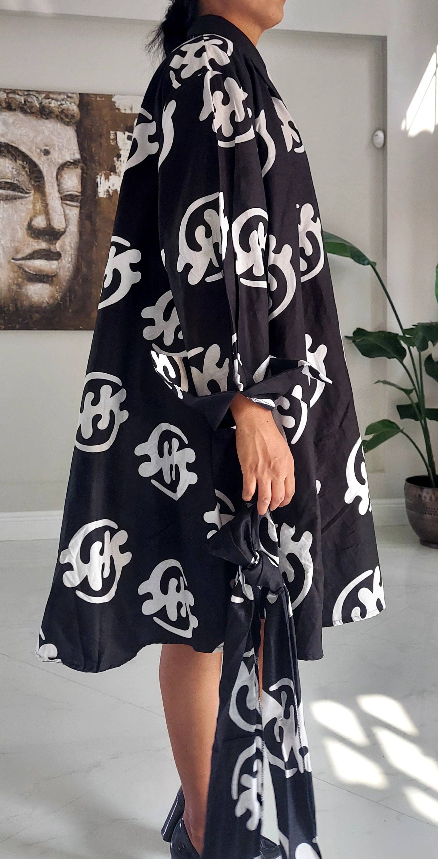 243- Short  Dress / Blouse - Black/ White Gyname